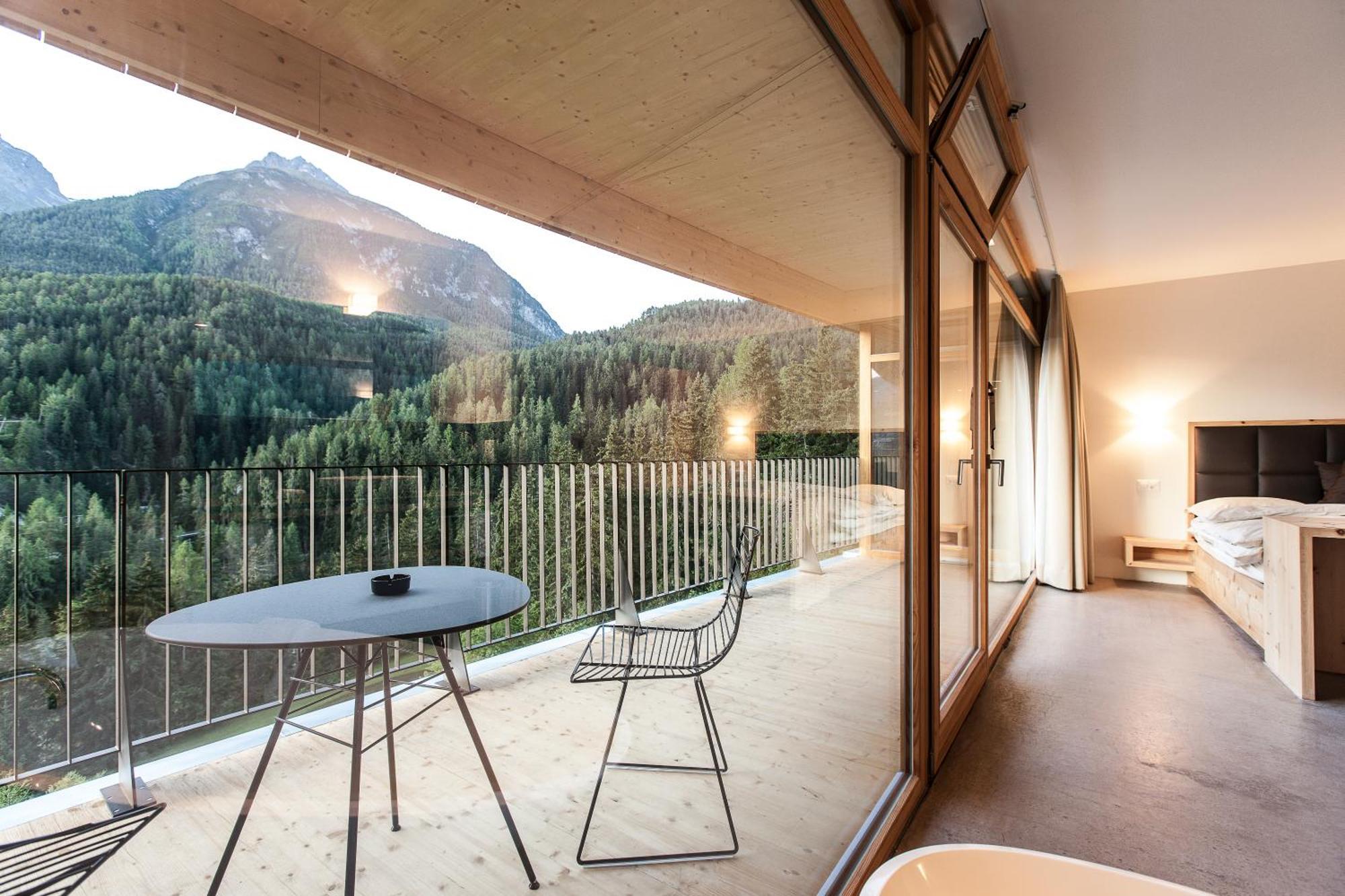 Hotel Arnica Scuol - Adults Only Δωμάτιο φωτογραφία