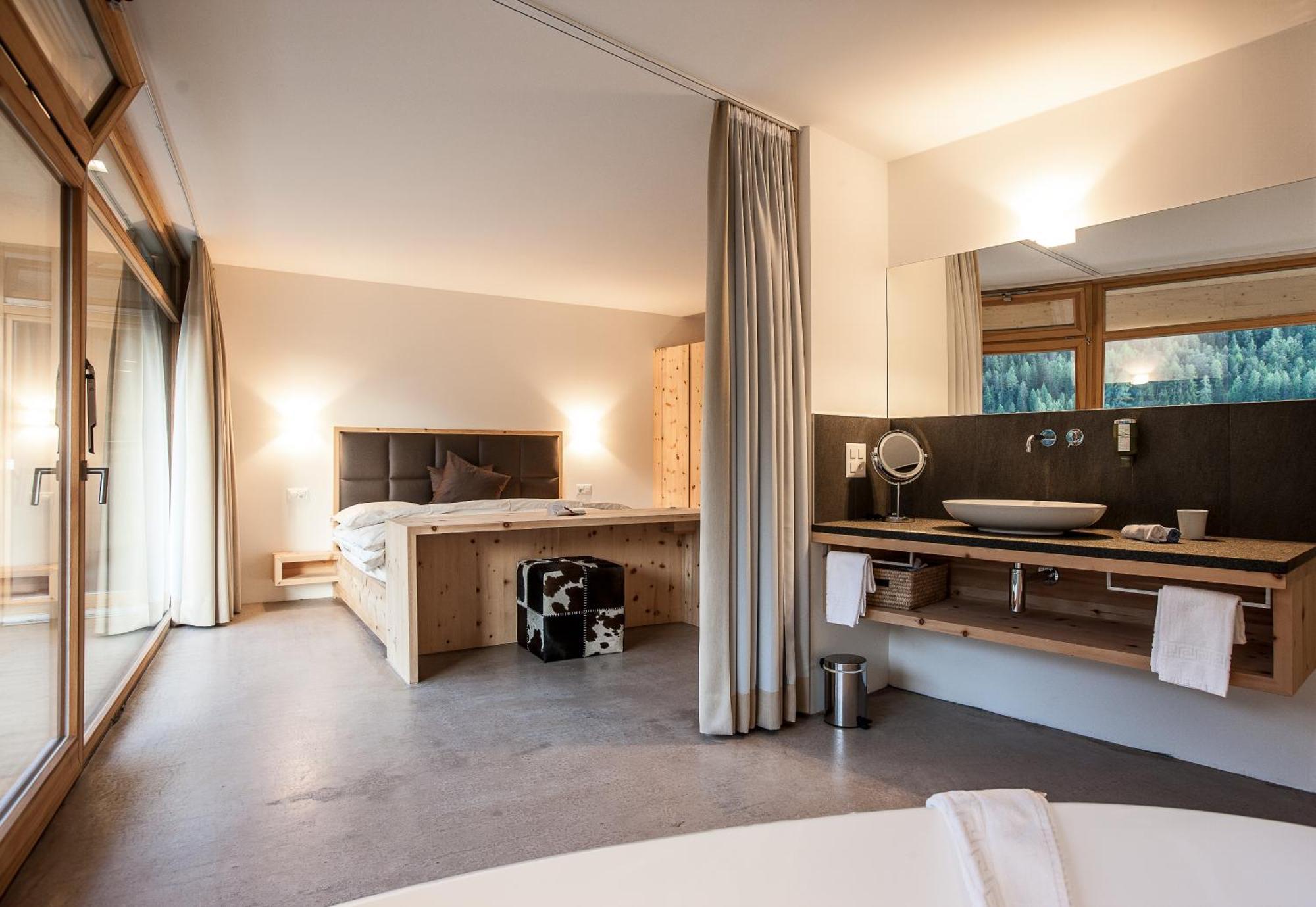 Hotel Arnica Scuol - Adults Only Δωμάτιο φωτογραφία