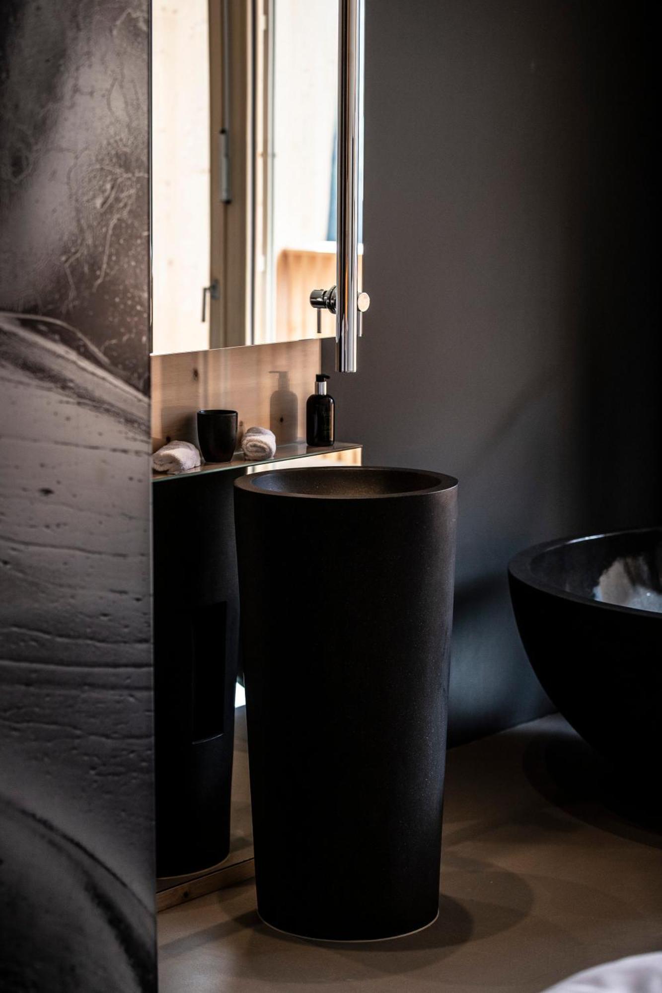 Hotel Arnica Scuol - Adults Only Εξωτερικό φωτογραφία